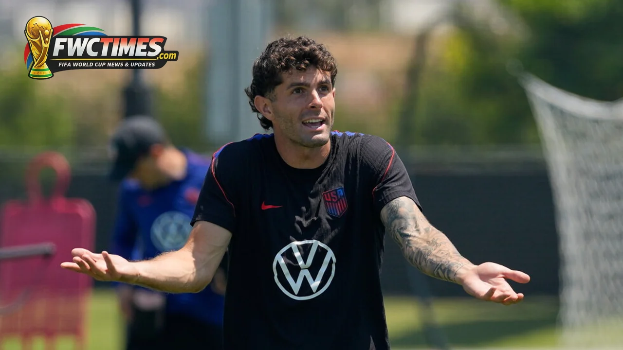 Mauricio Pochettino watches United States training before Turkiye match