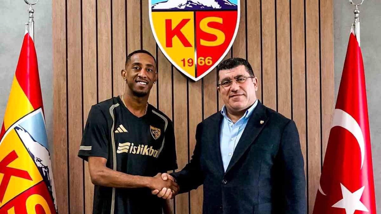 Joshua Brenet wearing the Kayserispor shirt at his February 2026 signing