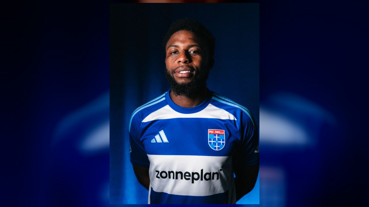 Sherel Floranus in the PEC Zwolle home shirt